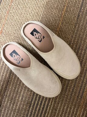 🤎 Vans Suede Slip-On Mule in Beige Suede 6.5 women’s 🤎